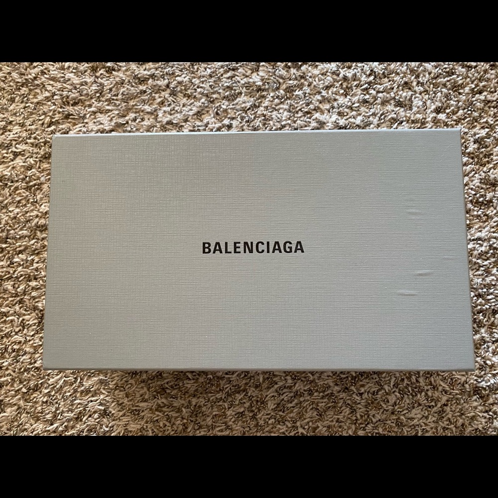 balenciaga women’s black loafers - Picture 7 of 7